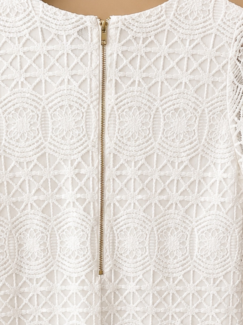 NWT-Lulu's White Crotchet Lace Shift Dress-Medium - Picture 3 of 6